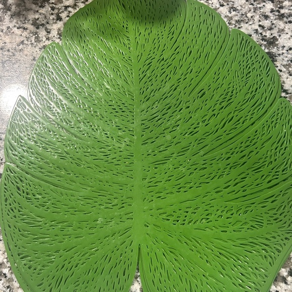 Green Leaf-Shaped Placemat Set of 4 - Picture 4 of 4